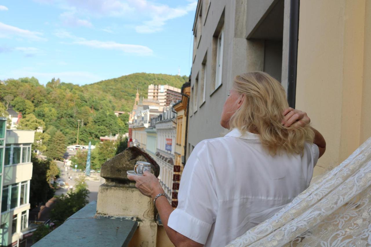 Retro Big Apartment With Two Balconies And Lift Карлові Вари Екстер'єр фото