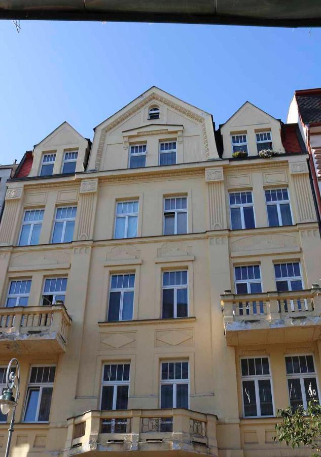 Retro Big Apartment With Two Balconies And Lift Карлові Вари Екстер'єр фото